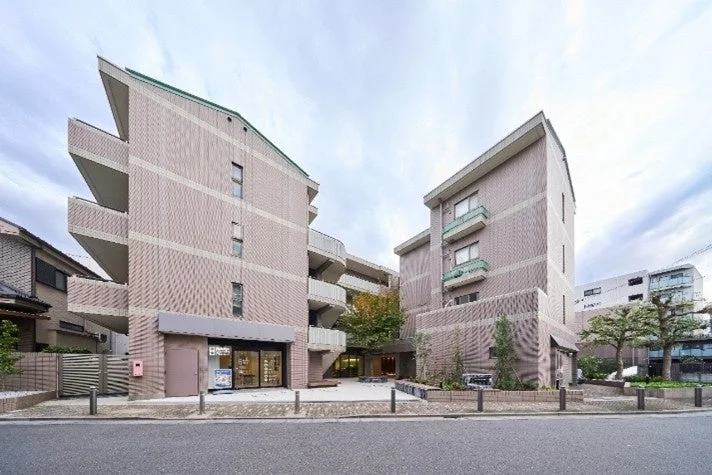 リノベーションされた賃貸レジデンスの外観