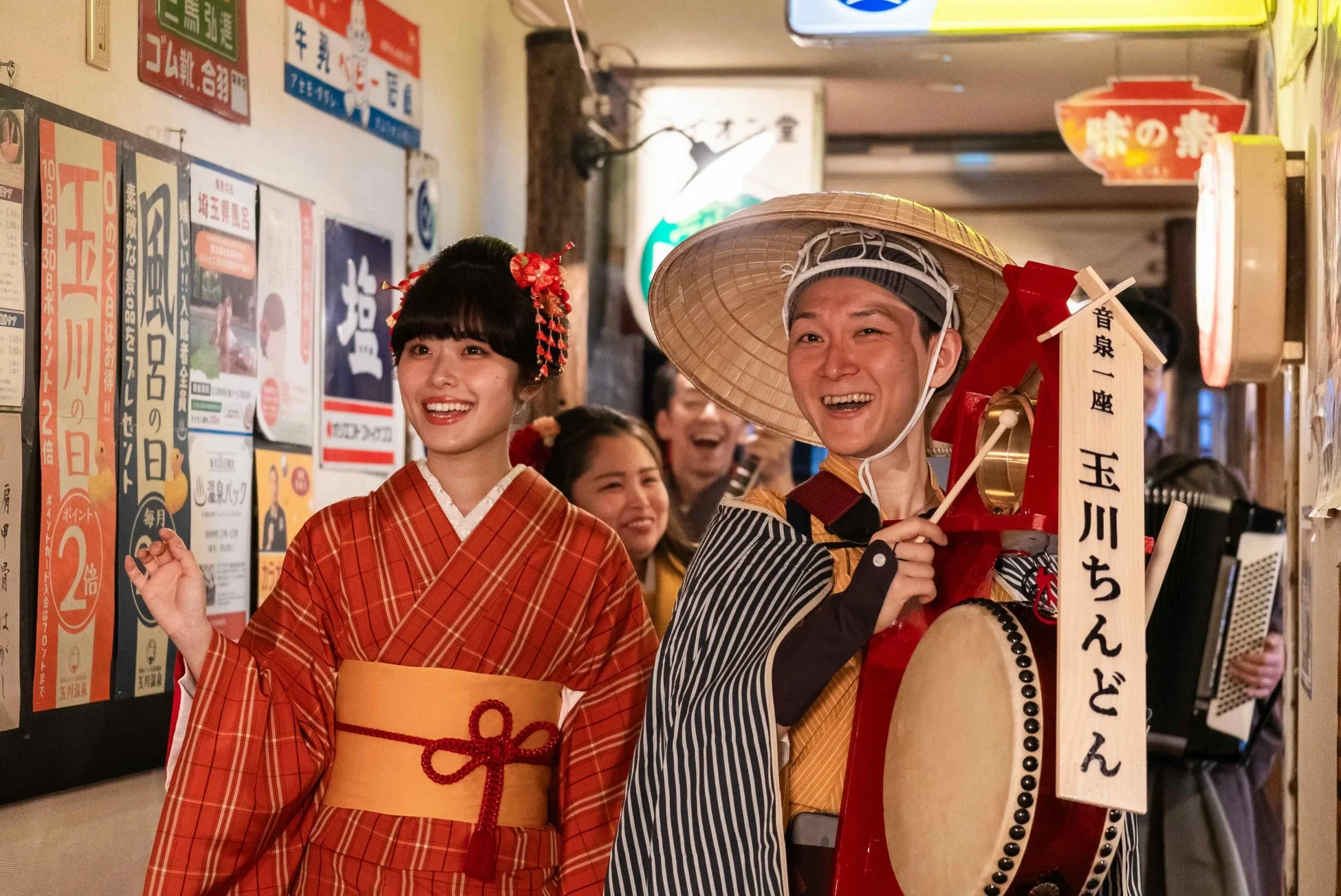 ちんどん屋のパフォーマンス