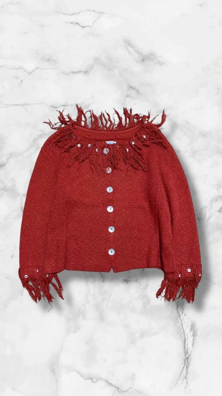 赤いニットジャケット