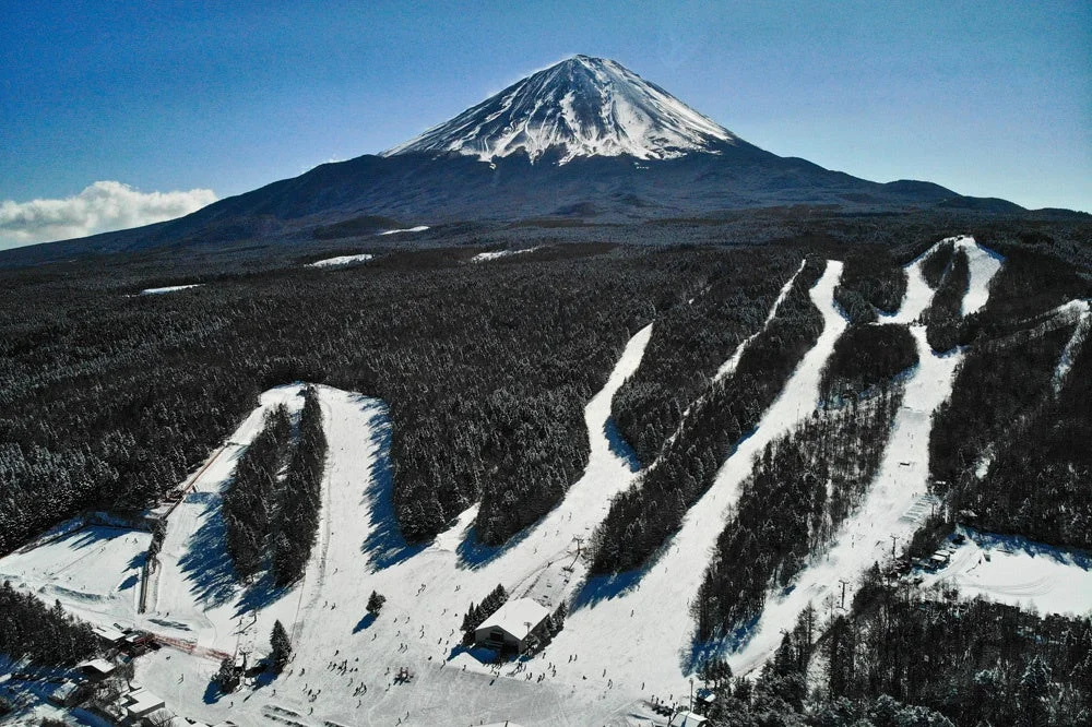 ふじてんスノーリゾートと富士山の空撮