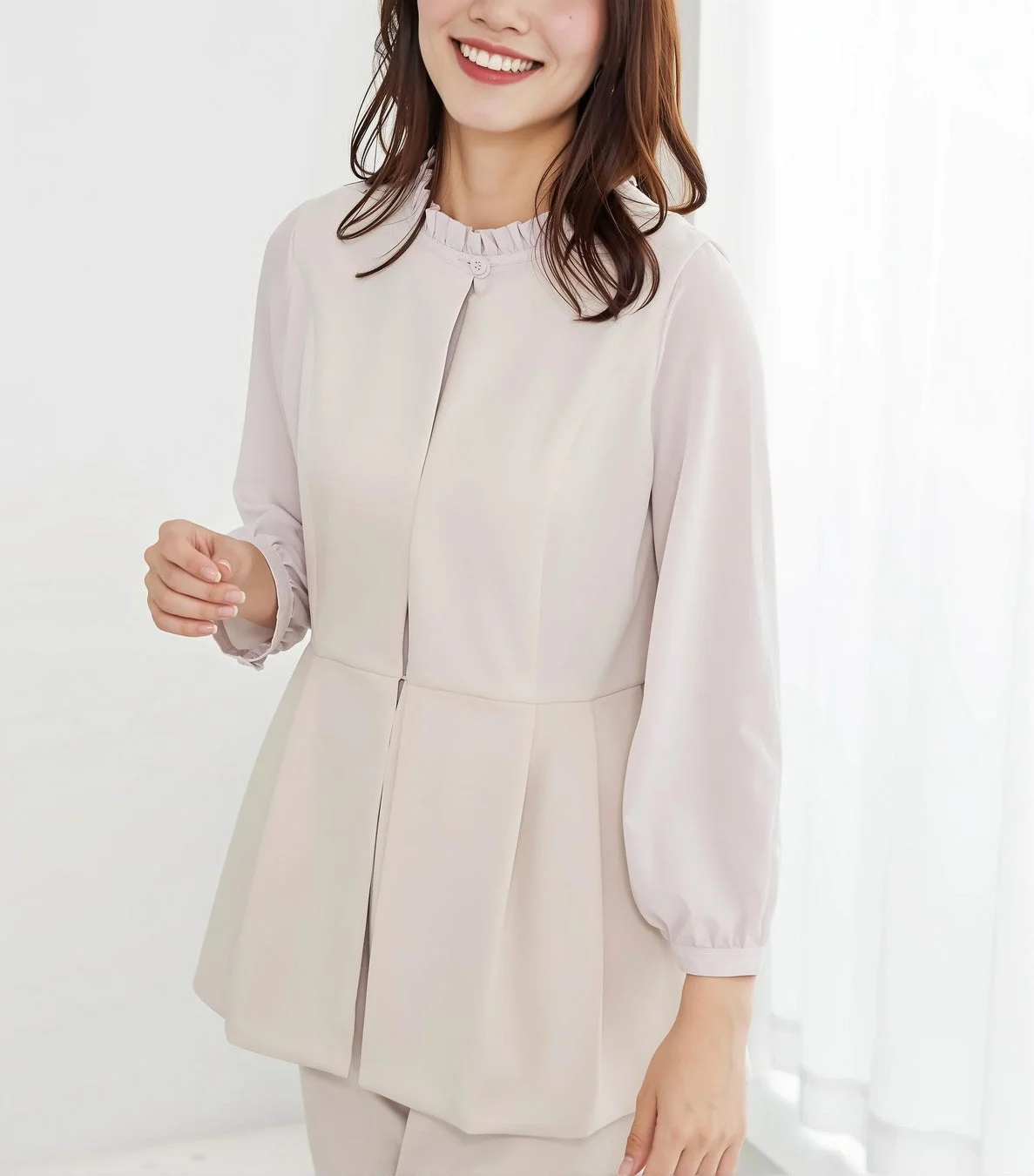 ノーカラーペプラムジレ