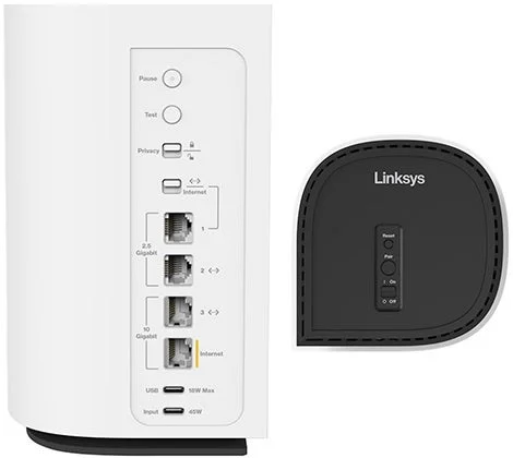 白と黒のLinksys製ルーターが写っており、背面の各種ポート(LAN、USB、電源)や前面のコントロールボタン(リセット、ペアリング、電源オンオフ)が詳細に示されています。