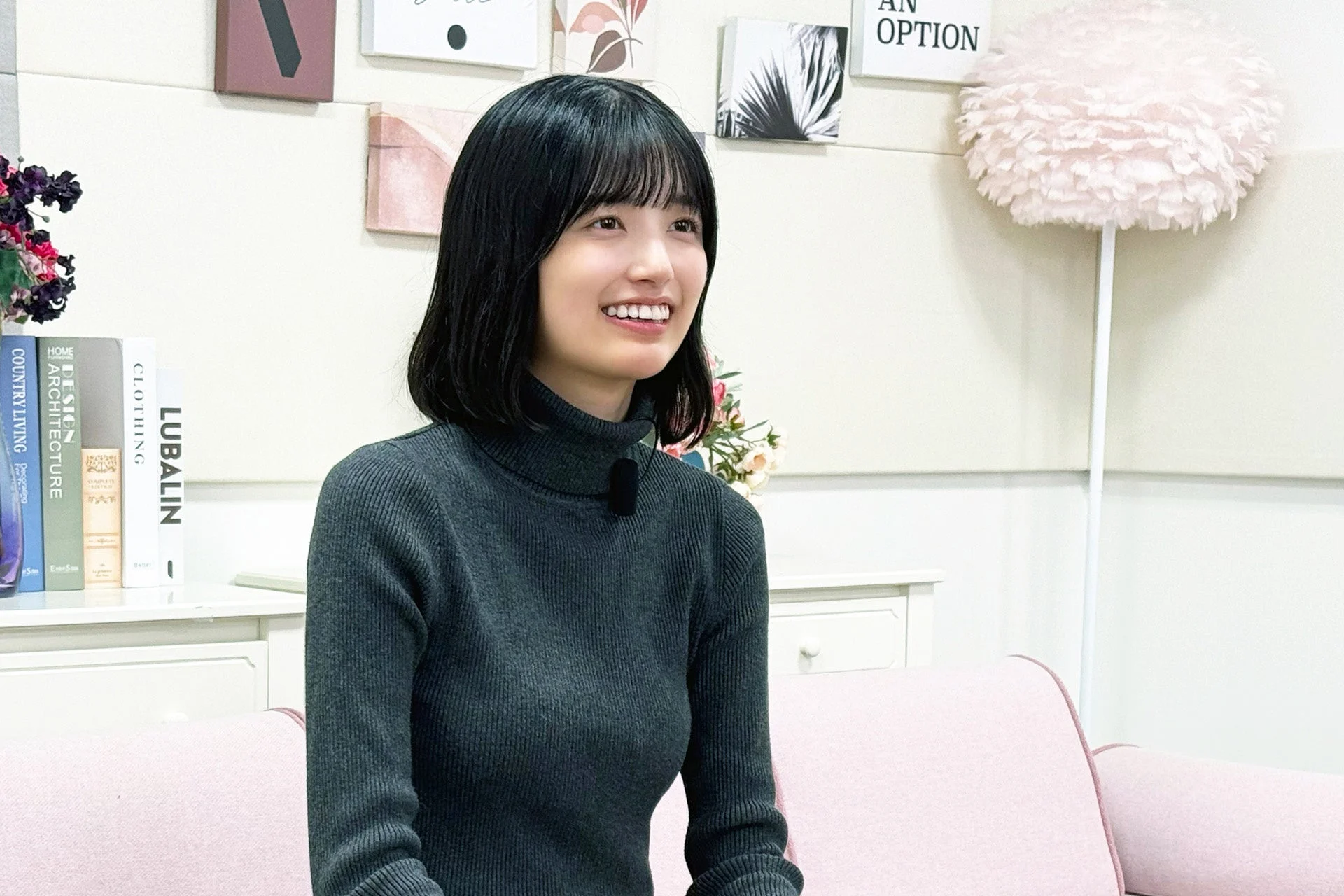 インタビューを受ける五百城茉央さん