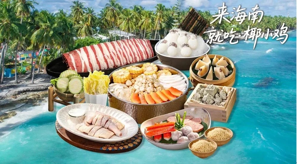 海南名物の椰子鶏鍋を含む豪華な中華料理