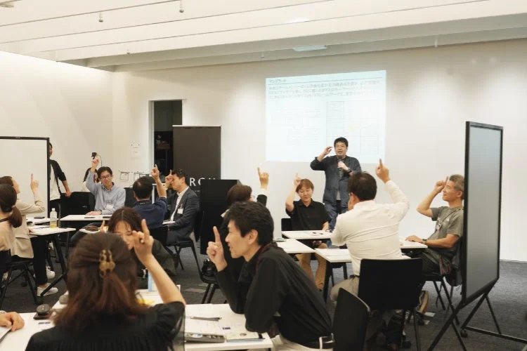 活発な議論が交わされる会議風景