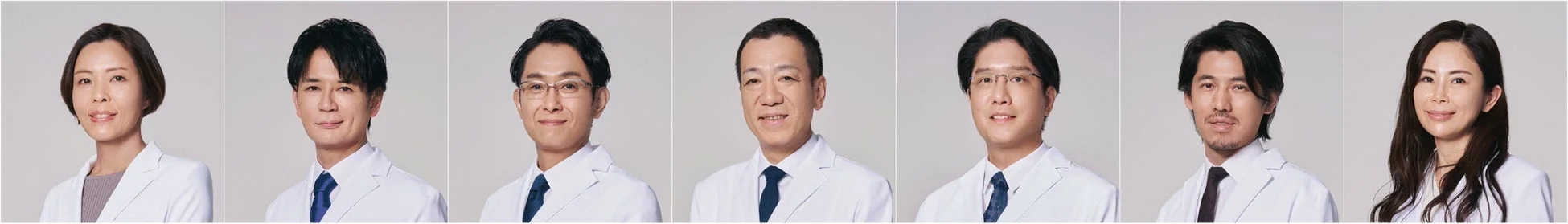 白衣を着用した医師の集合写真