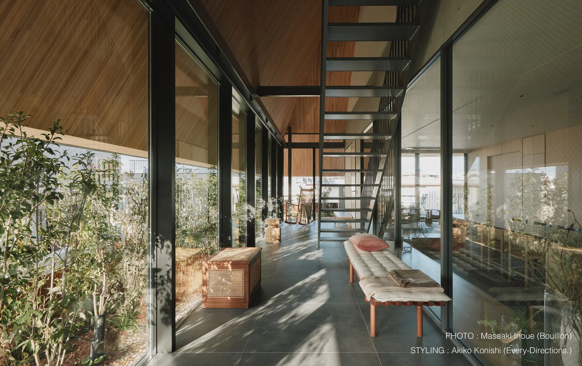 室内庭園と階段