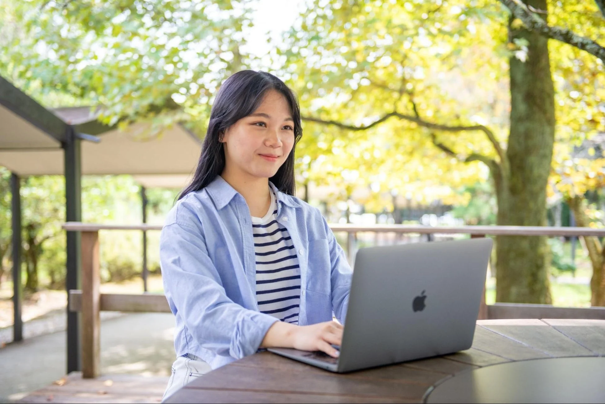新入生に無償譲渡されるApple製ノートパソコン