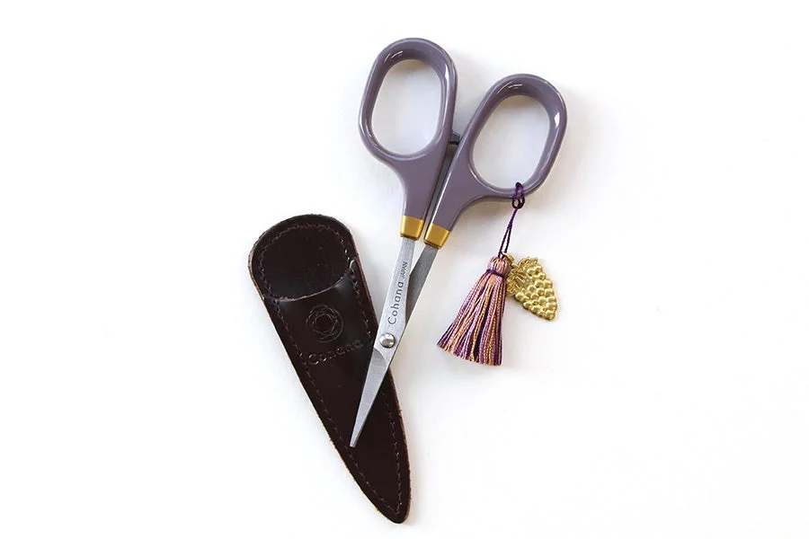 漆と金蒔絵の小ばさみ ぶどう