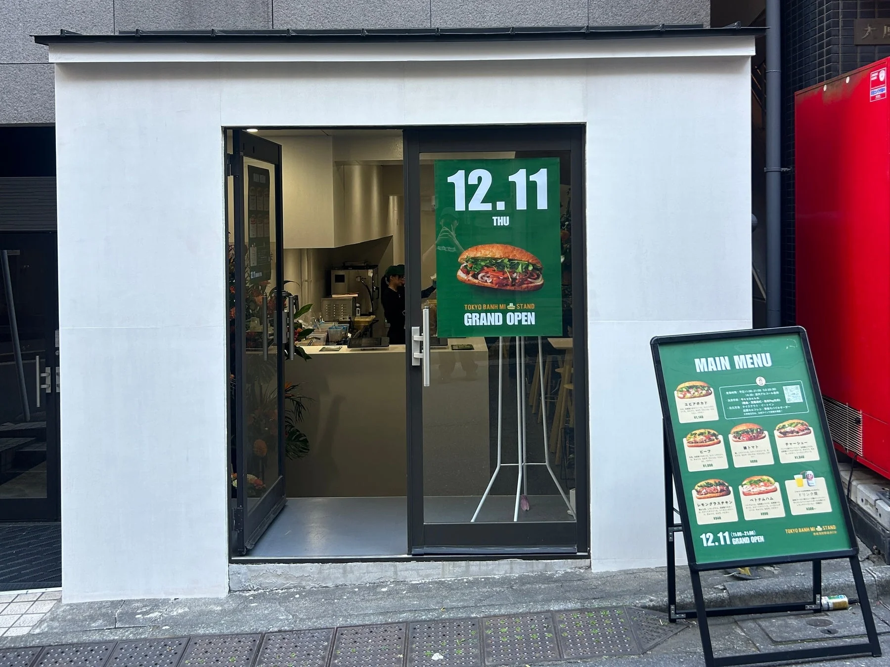 TOKYO BANH MI STANDのグランドオープン日の店舗外観