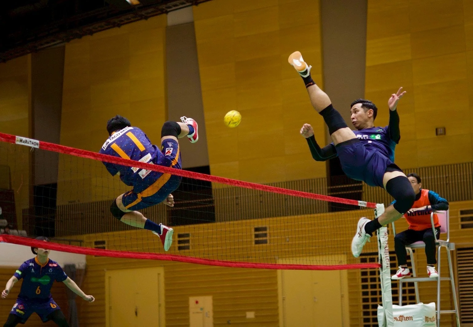 セパタクローの試合中の選手