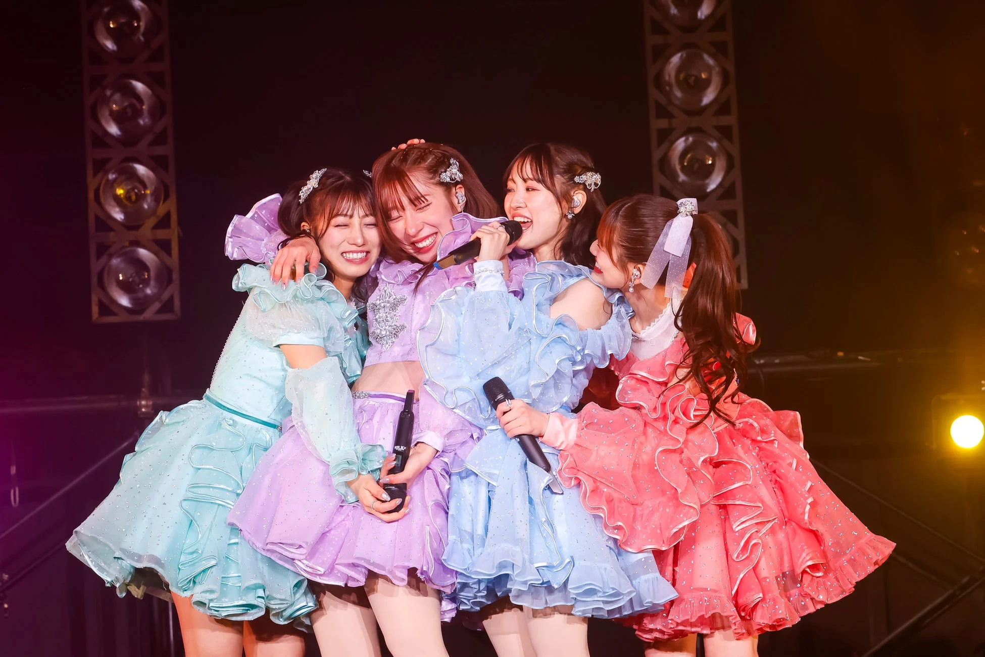 メンバーの抱擁シーン