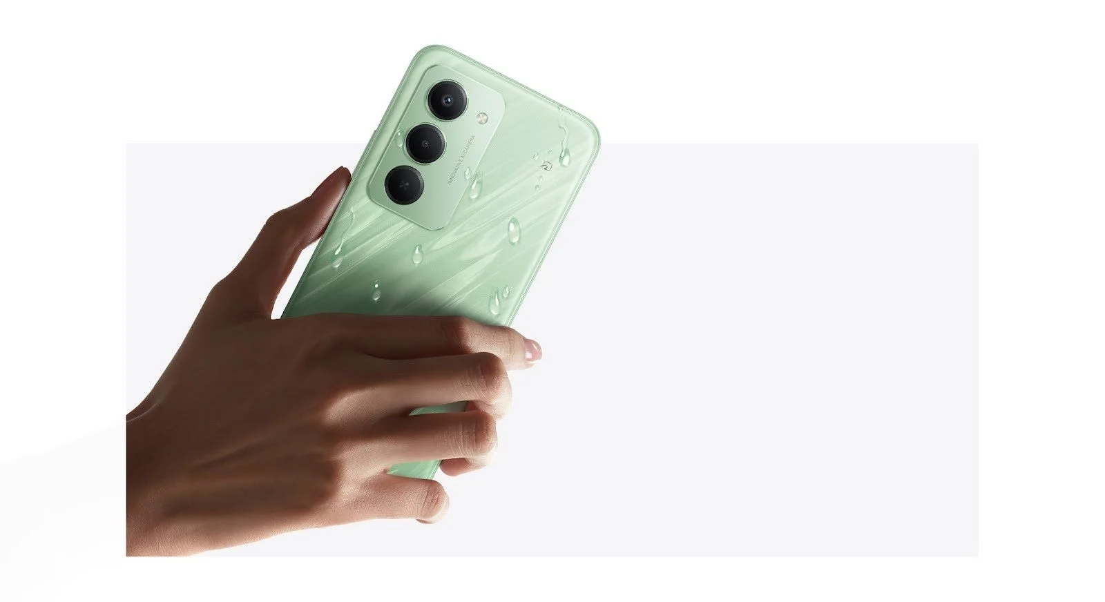 水滴のついたスマートフォン