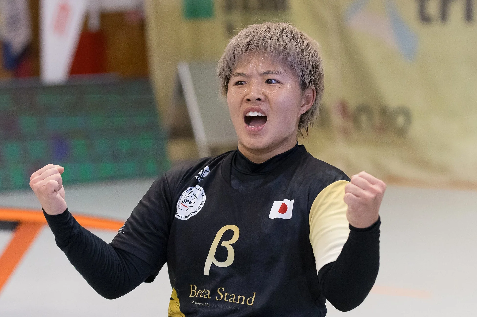 喜びを表現する日本人女性アスリート