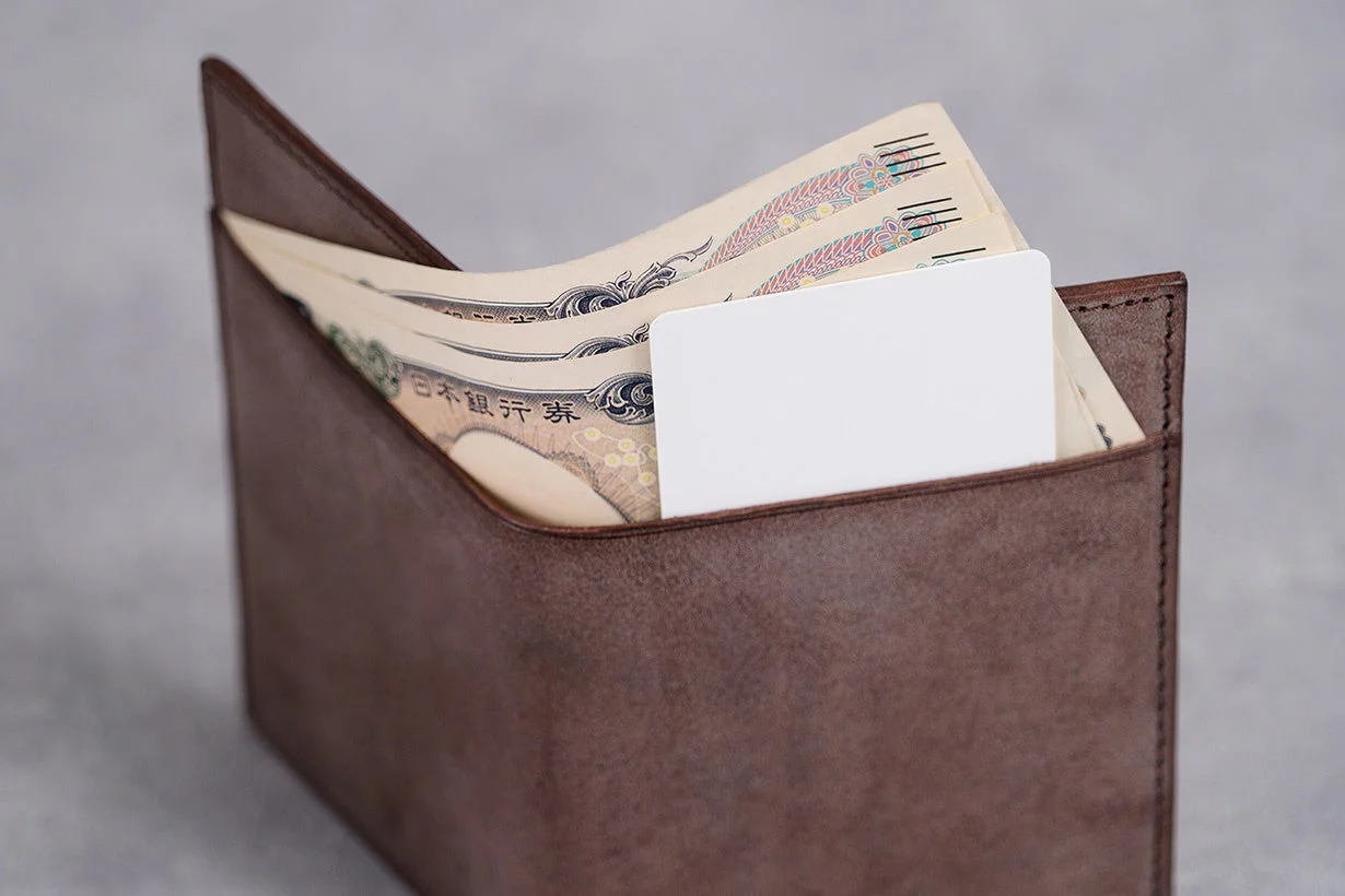 財布、お金、紙幣、日本円、カード、革製品、支払い、金融、節約、資産