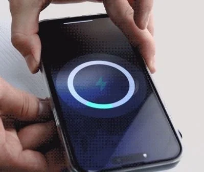 充電中のスマートフォン