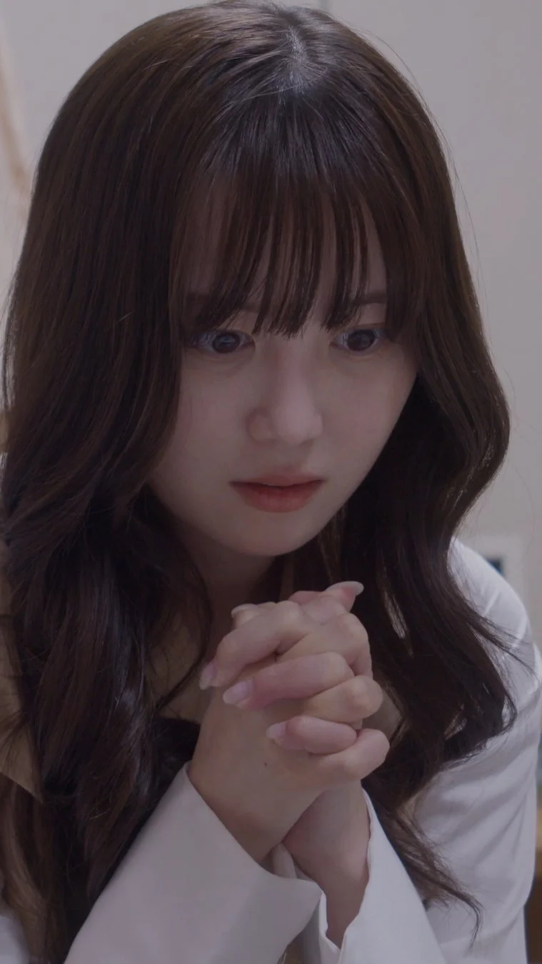 三原羽衣さんが祈るシーン