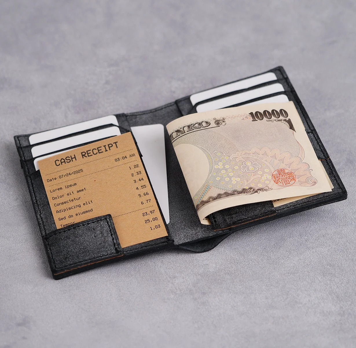 現金とレシートの画像