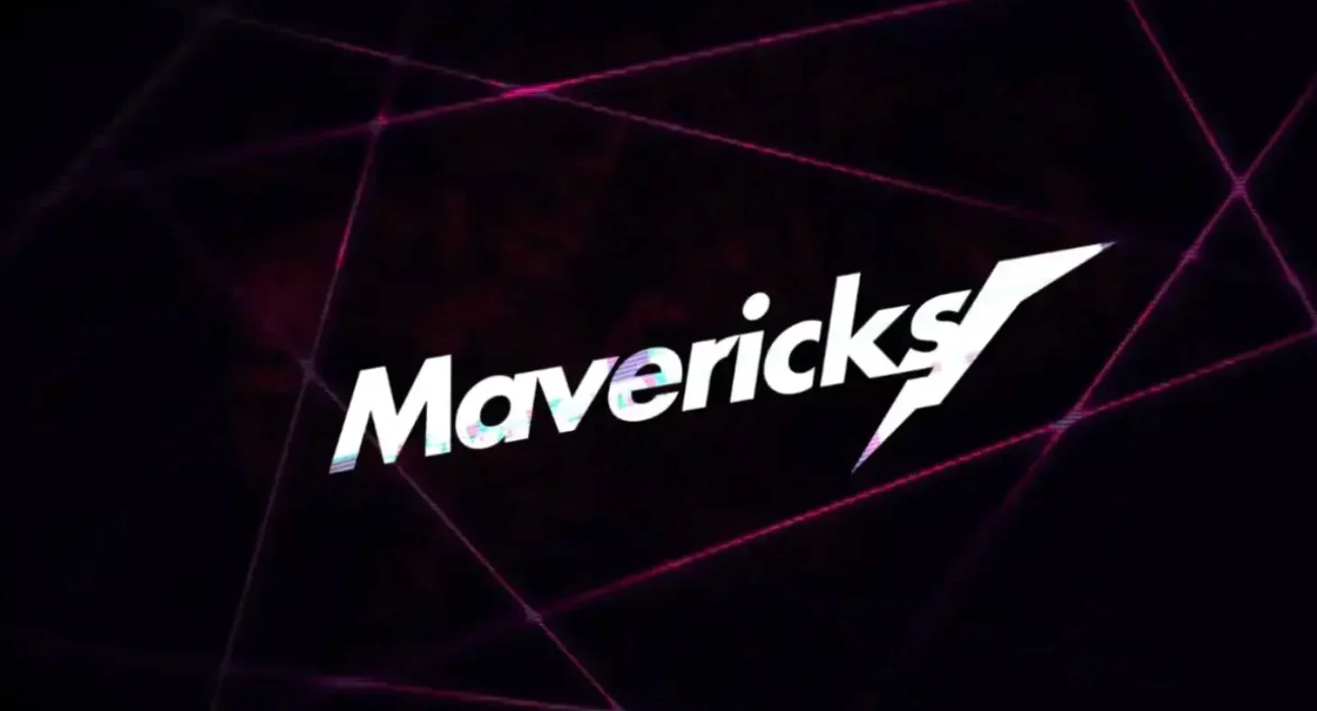 「Mavericks」の白いロゴが中央に配置されたデジタル画像。ロゴにはグリッチエフェクトがかかり、背景にはピンクと紫の光る幾何学的な線が特徴的です。未来的な雰囲気を持つブランドロゴやeスポーツ関連のデザインです。