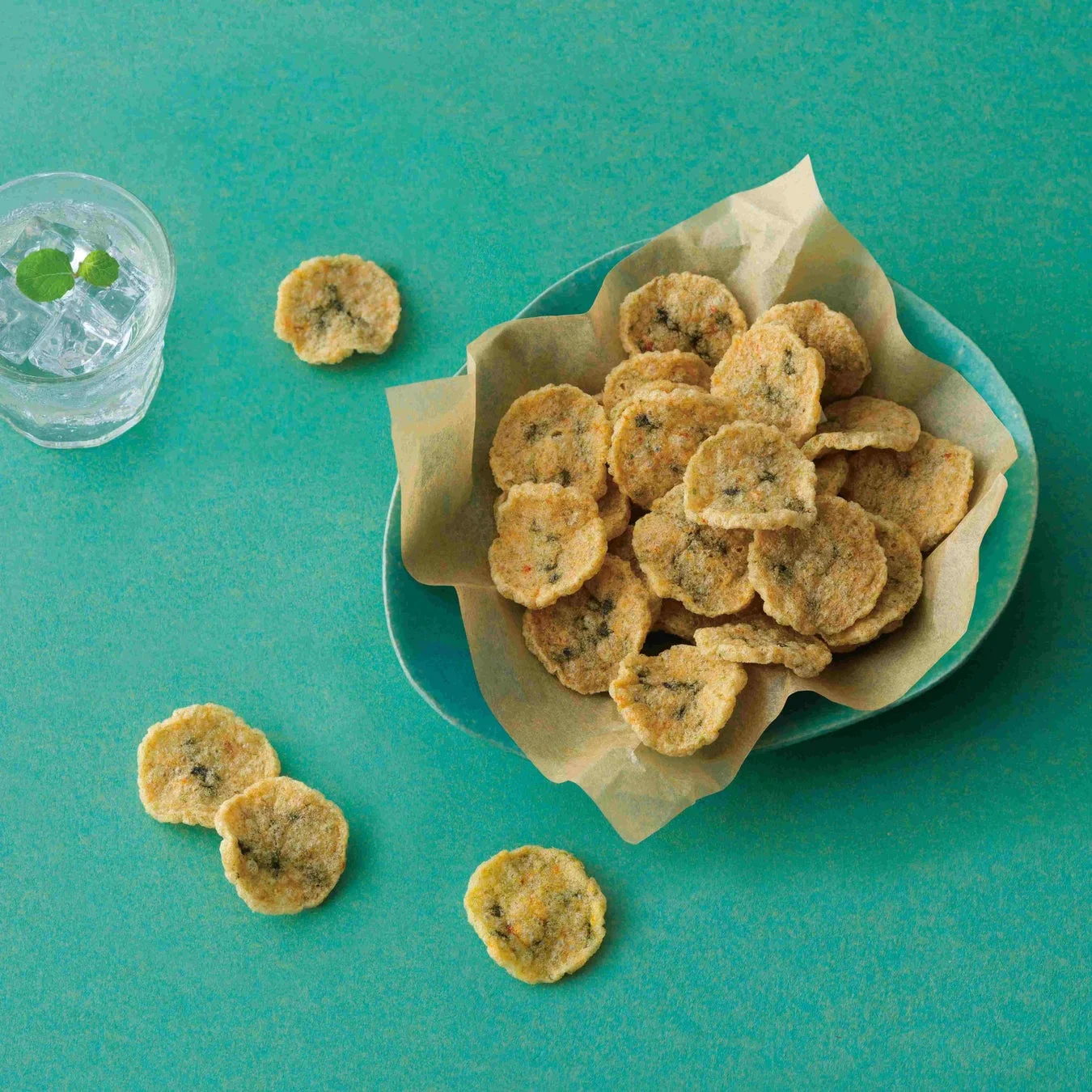サクッと食感のエビチップス