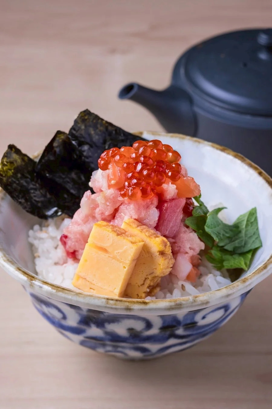 鮮やかな海鮮丼