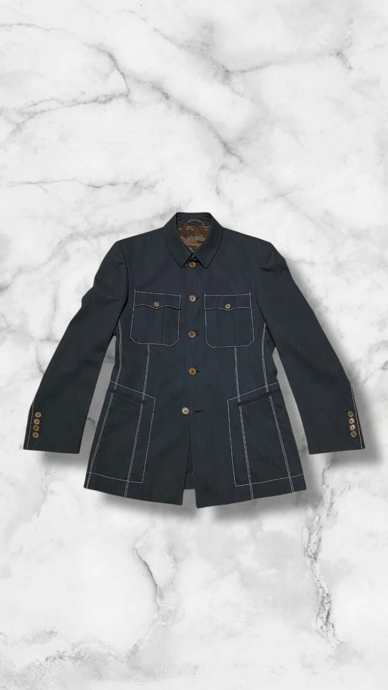 ダークカラーのジャケット