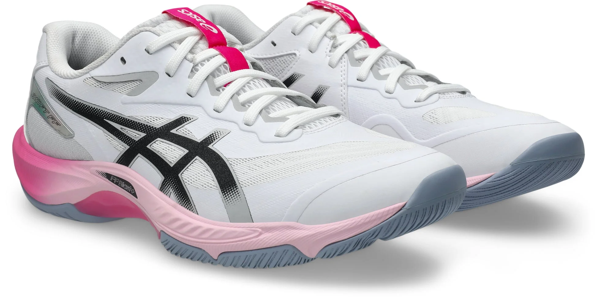 白を基調にピンクと黒のアクセントが特徴的なアシックスのスポーツシューズです。FF BLAST+技術を搭載したインドア用シューズで、快適性とサポート性を提供します。