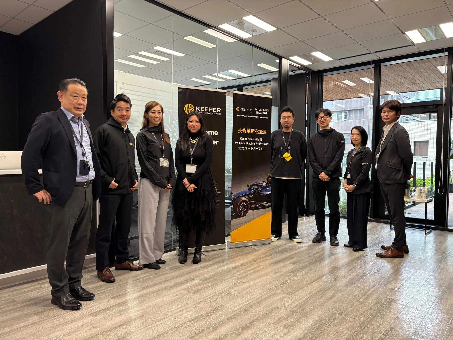 Keeper SecurityとWilliams Racing F1チームの集合写真