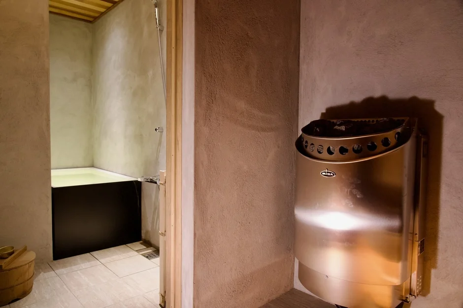 モダンなサウナ内部