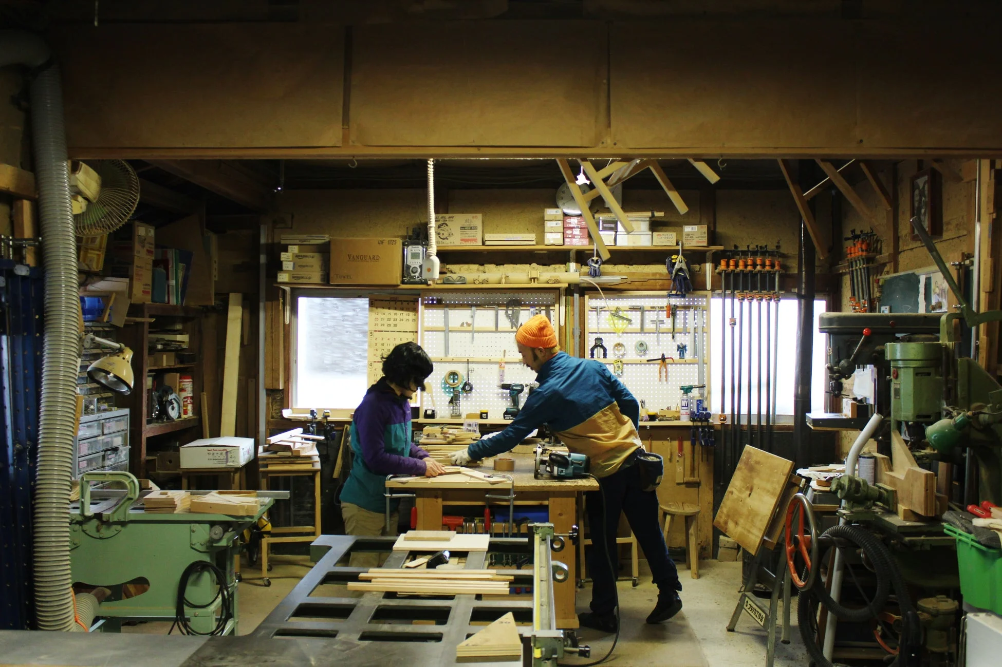 木工工房での作業風景