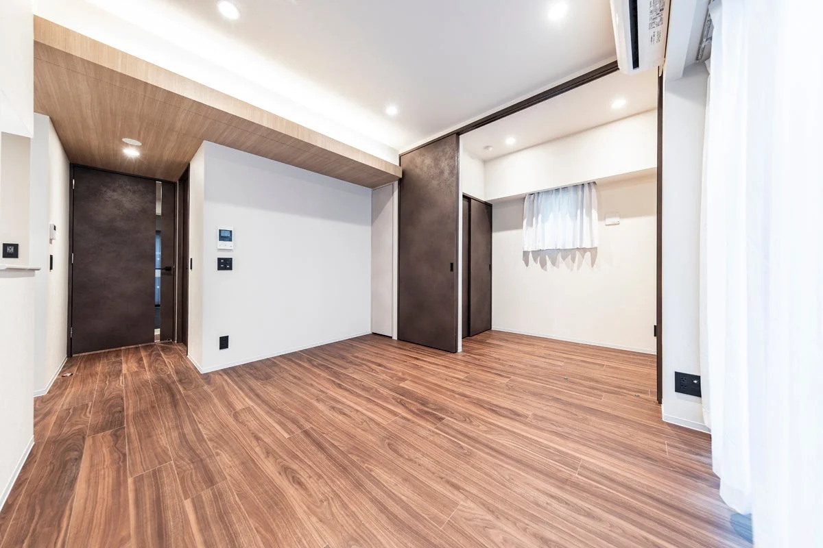 室内、部屋、フローリング、ダウンライト