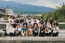 屋外での集合写真