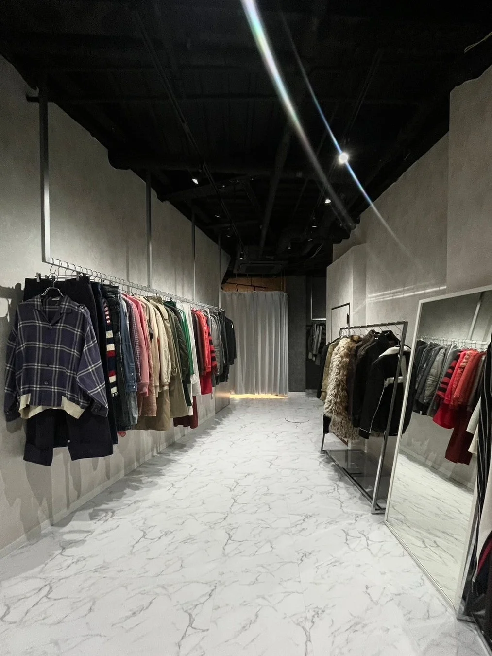 「異言 - igen tokyo -」のモダンな店内