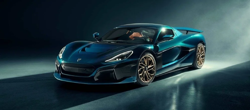 青いハイパーカー