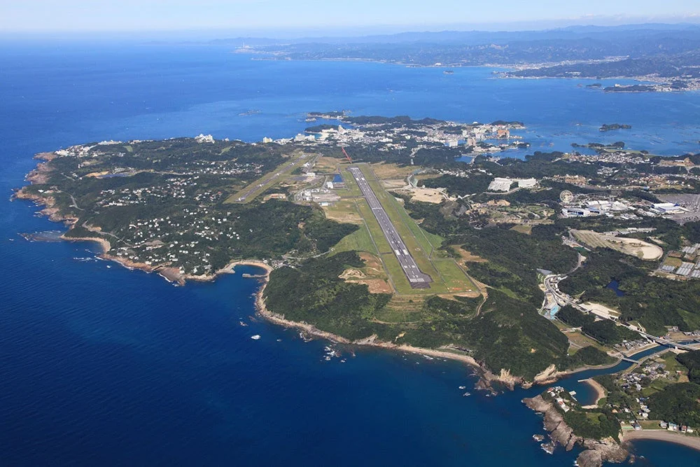 空港,滑走路,海岸線,海,航空写真,街並み,自然,半島,リゾート,景観