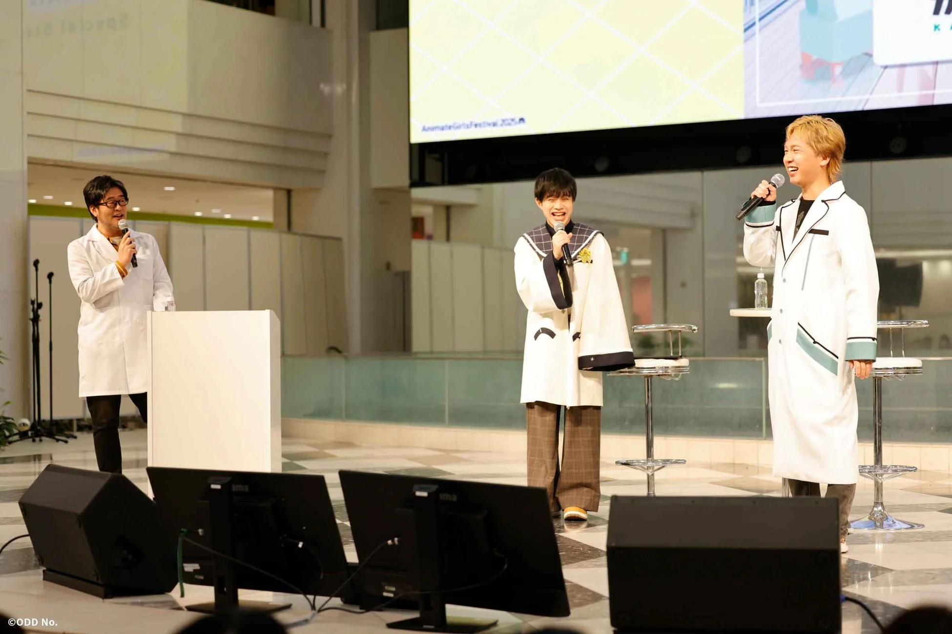 ステージでトークする登壇者たち