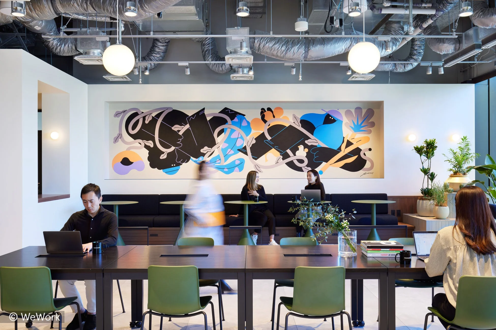 モダンなWeWorkのコワーキングスペース