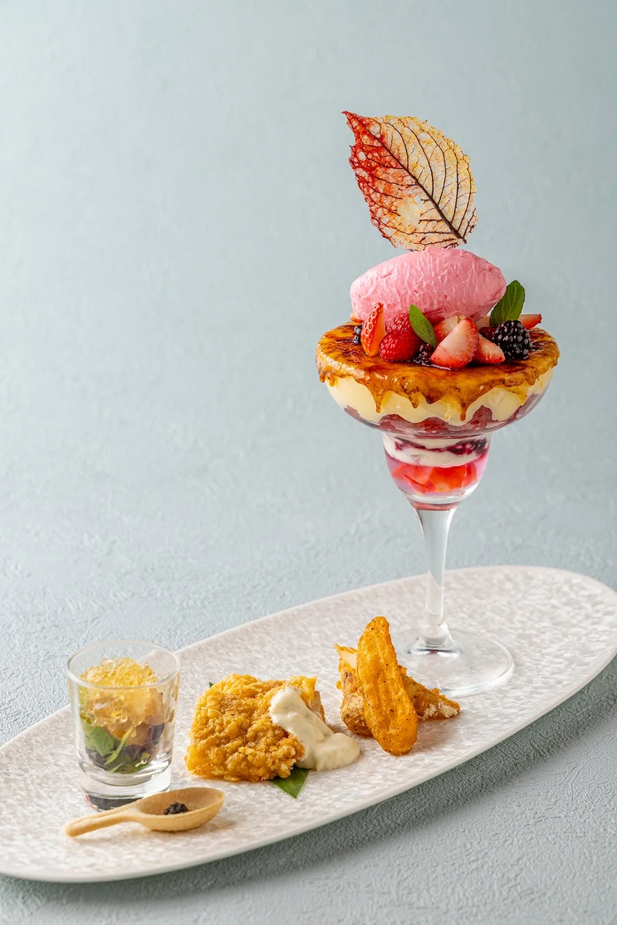 いちごパフェとセイボリーの画像