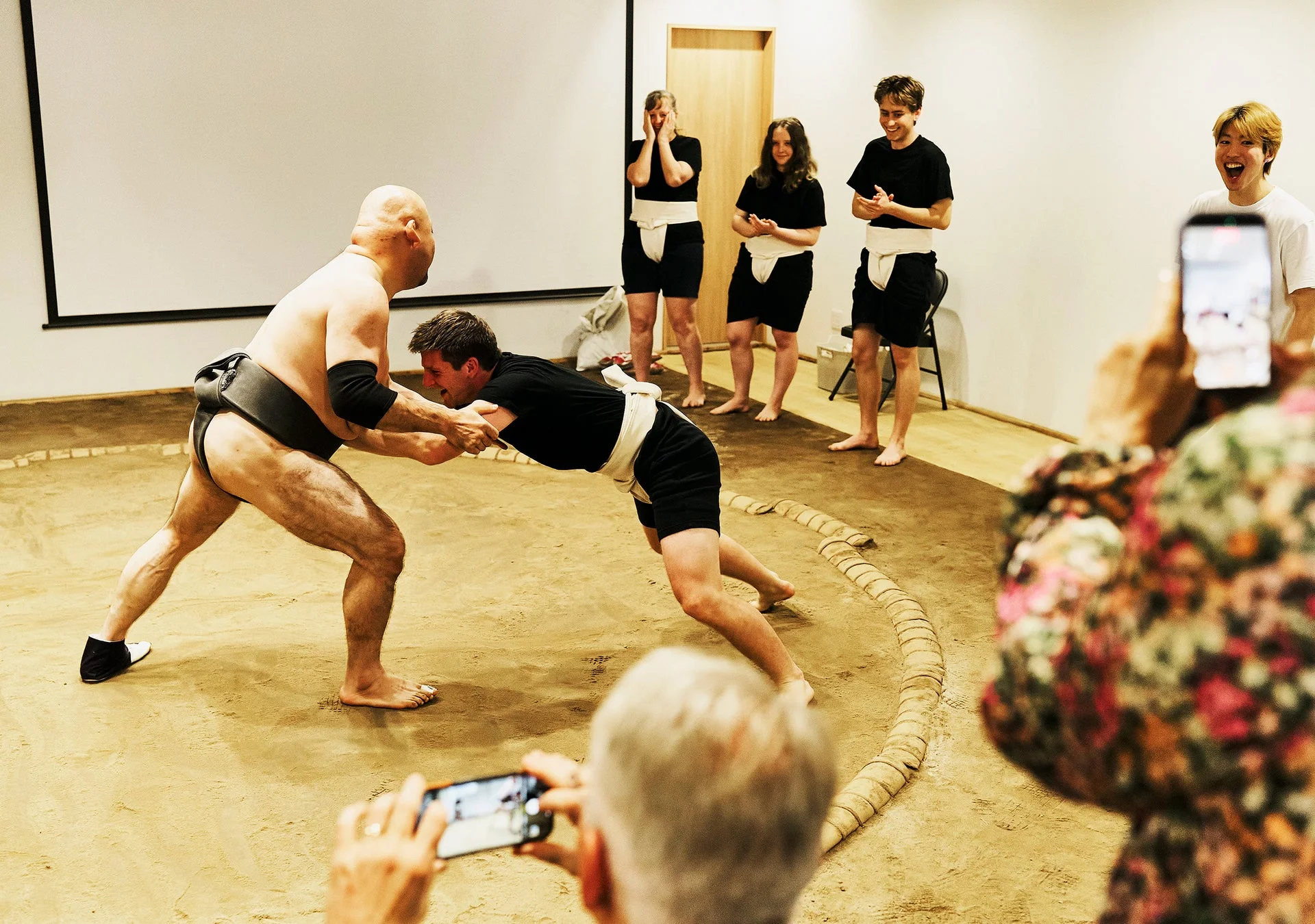 相撲ショーの様子