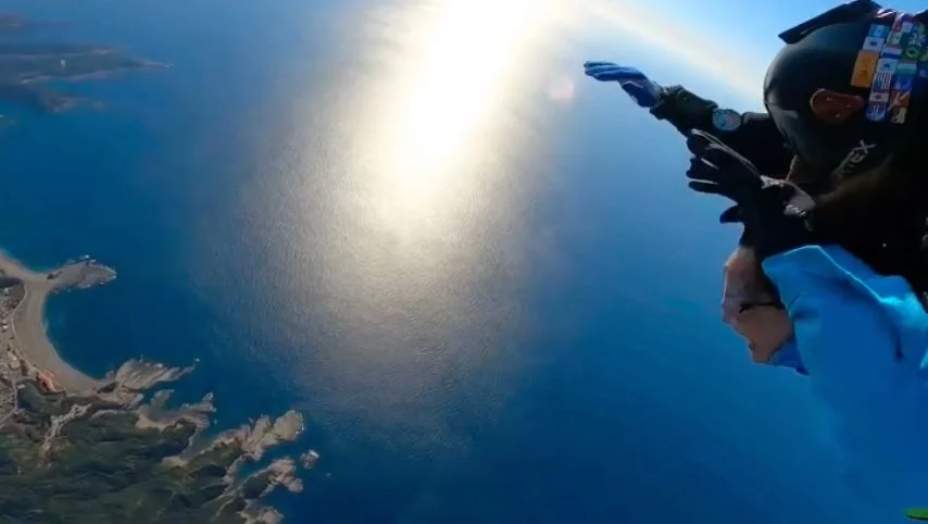 スカイダイビング,タンデムスカイダイビング,空,海,海岸線,アドベンチャー,スポーツ,高所,太陽,絶景,アウトドア