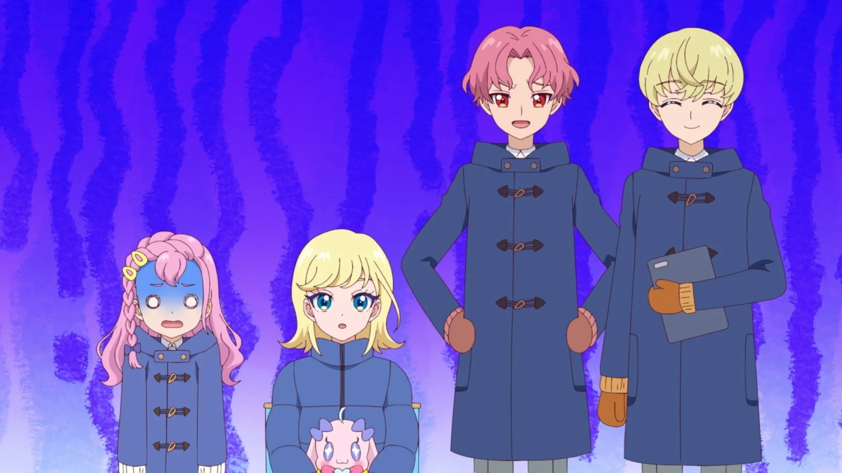 青いダッフルコートを着た4人のアニメキャラクターが写っています。