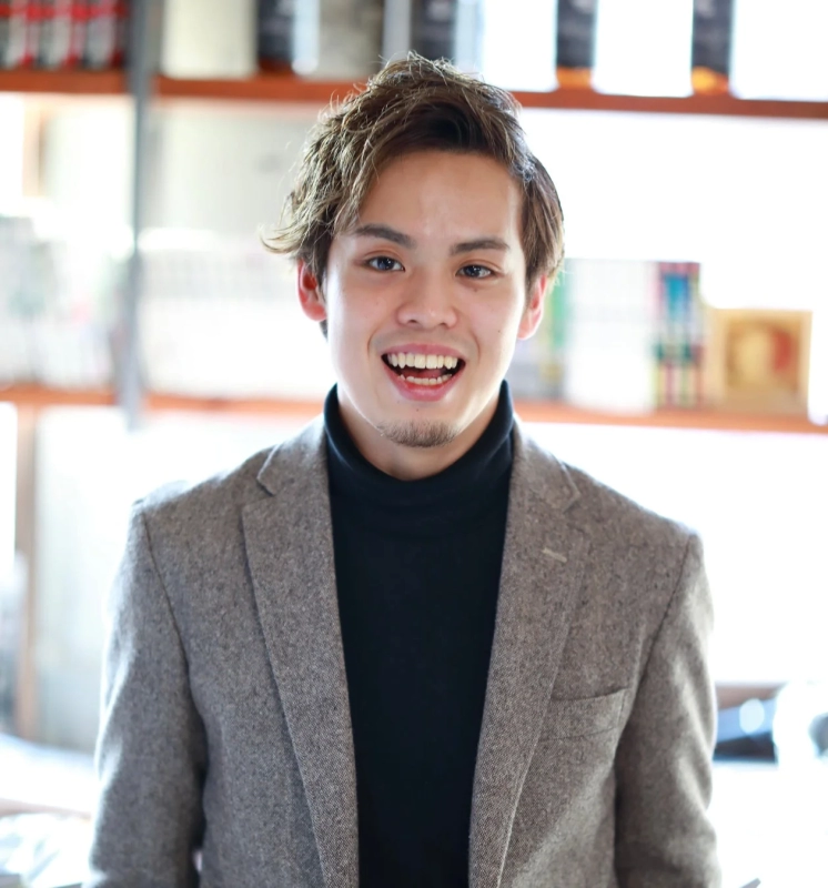 笑顔の若い男性のポートレート