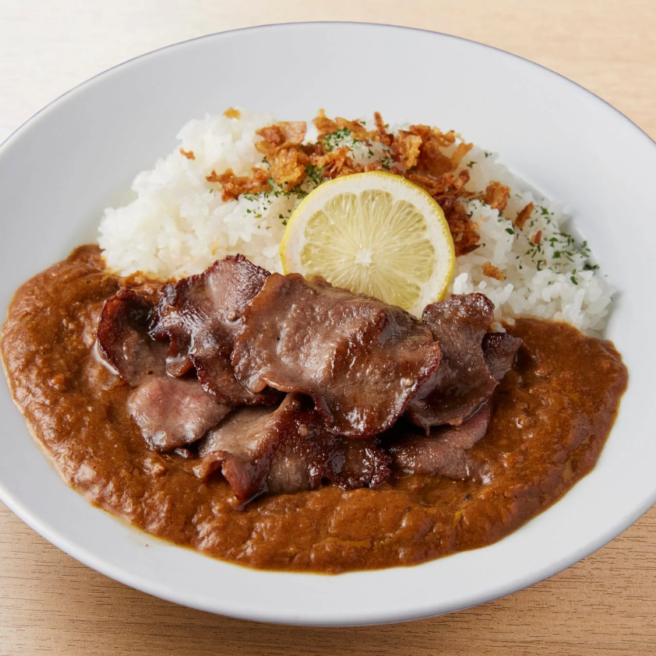 牛タンが乗ったカレーライス