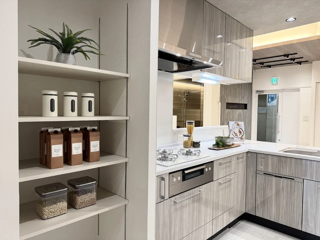 キッチンとパントリー