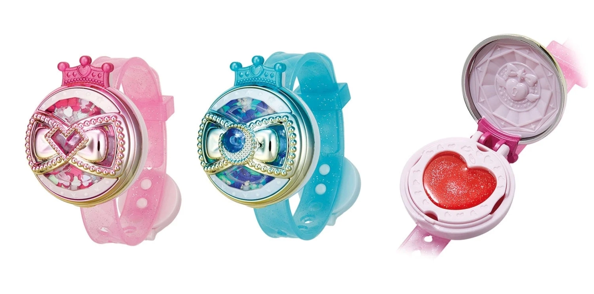 ピンクと水色の2種類のブレスレット型おもちゃと、ハート型のリップグロスが入ったコンパクトが写っています。