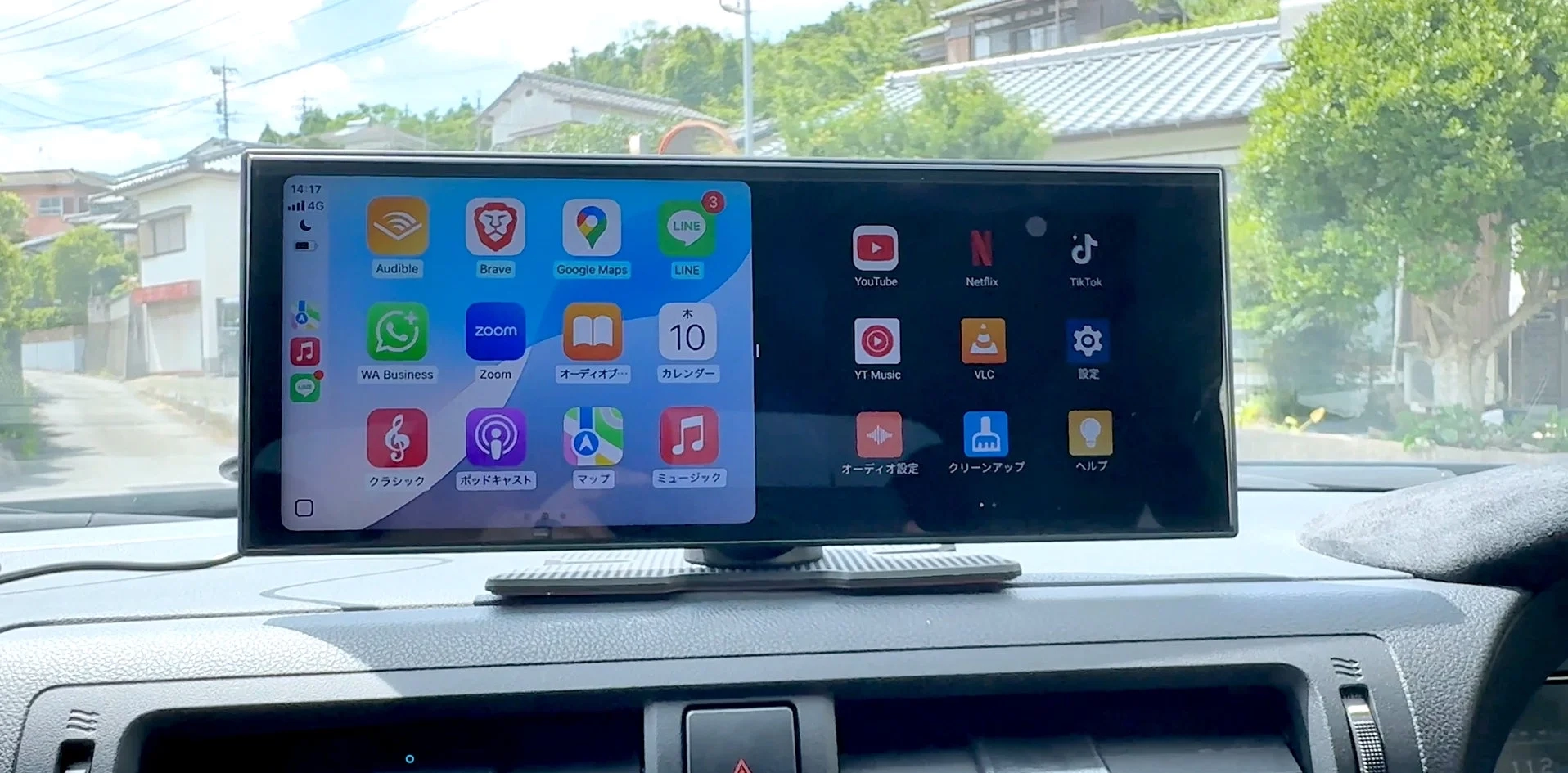 ナビとアプリを分割表示する車載ディスプレイ