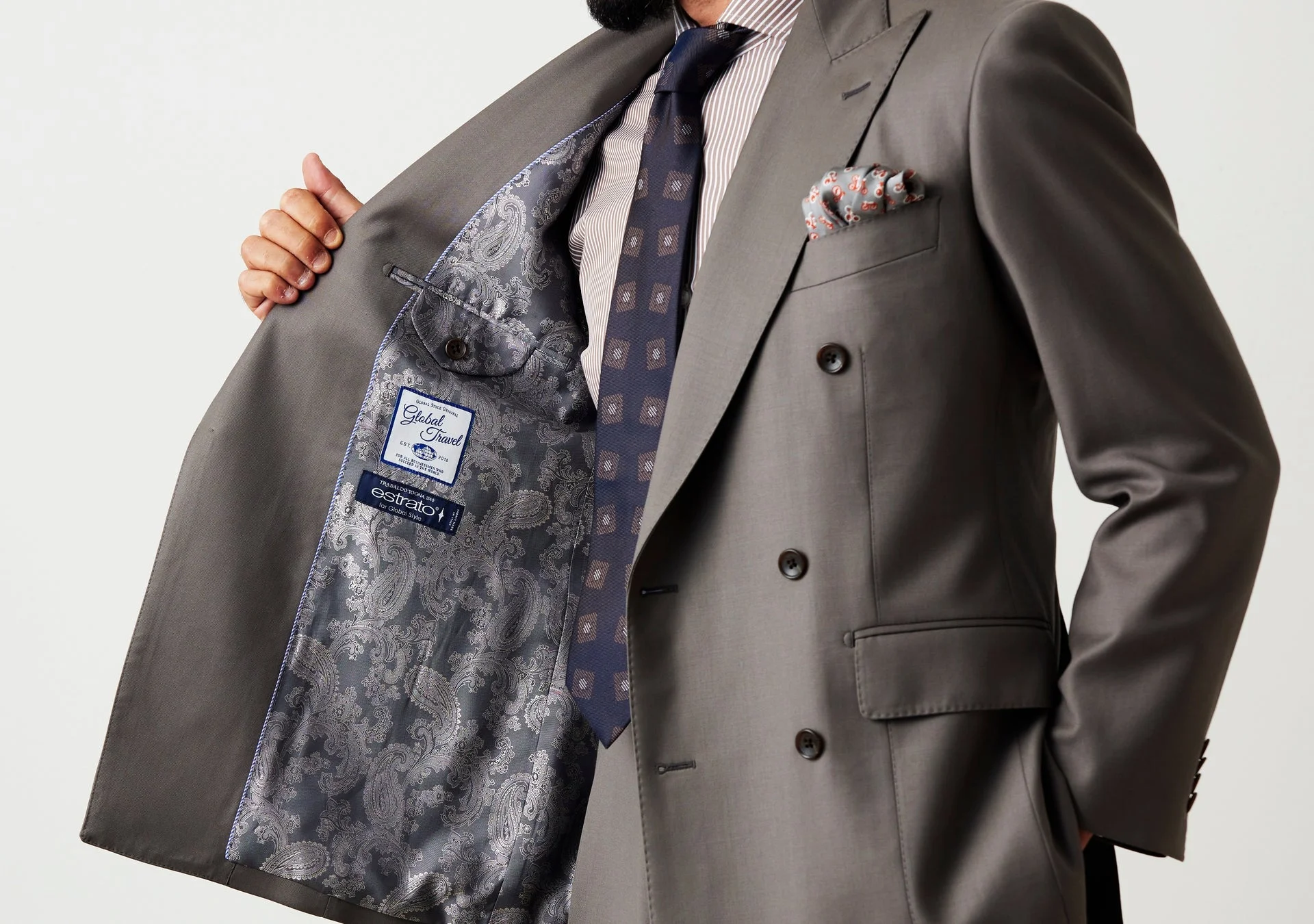 スーツ裏地の役割を示すイメージ