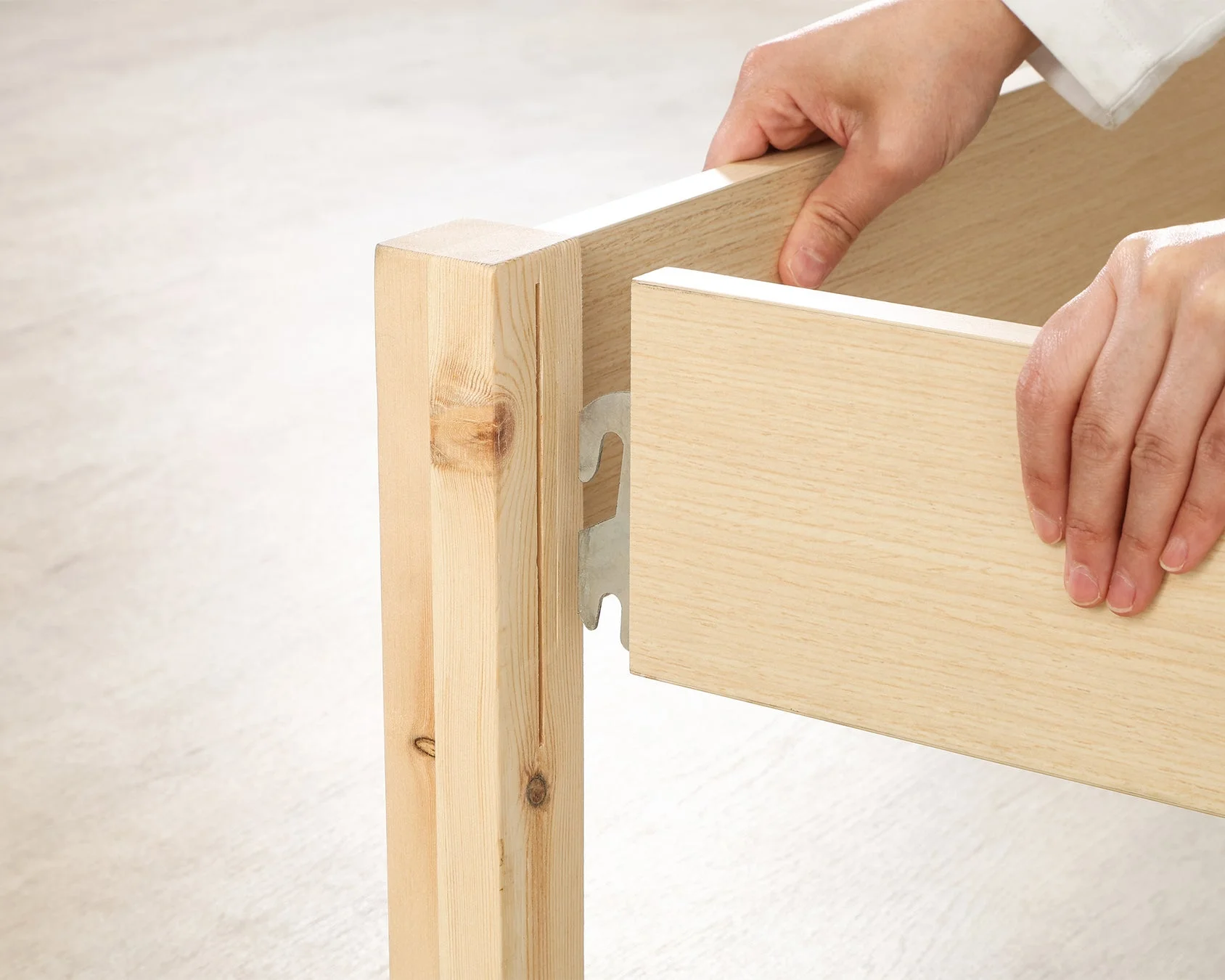 ベッド組み立ての様子