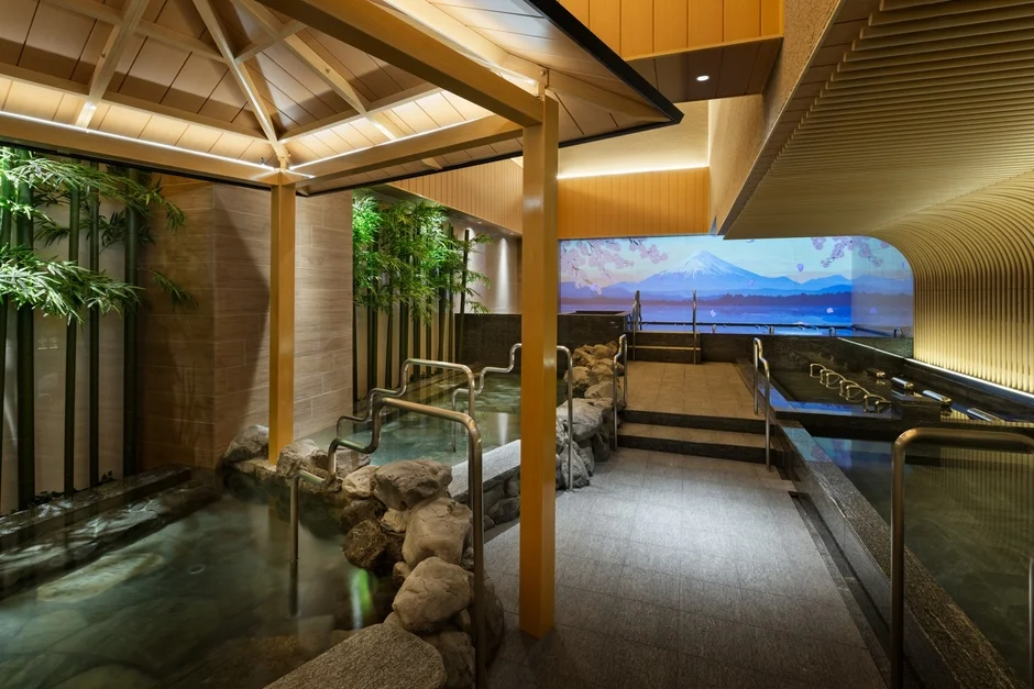 和風の屋内温泉施設