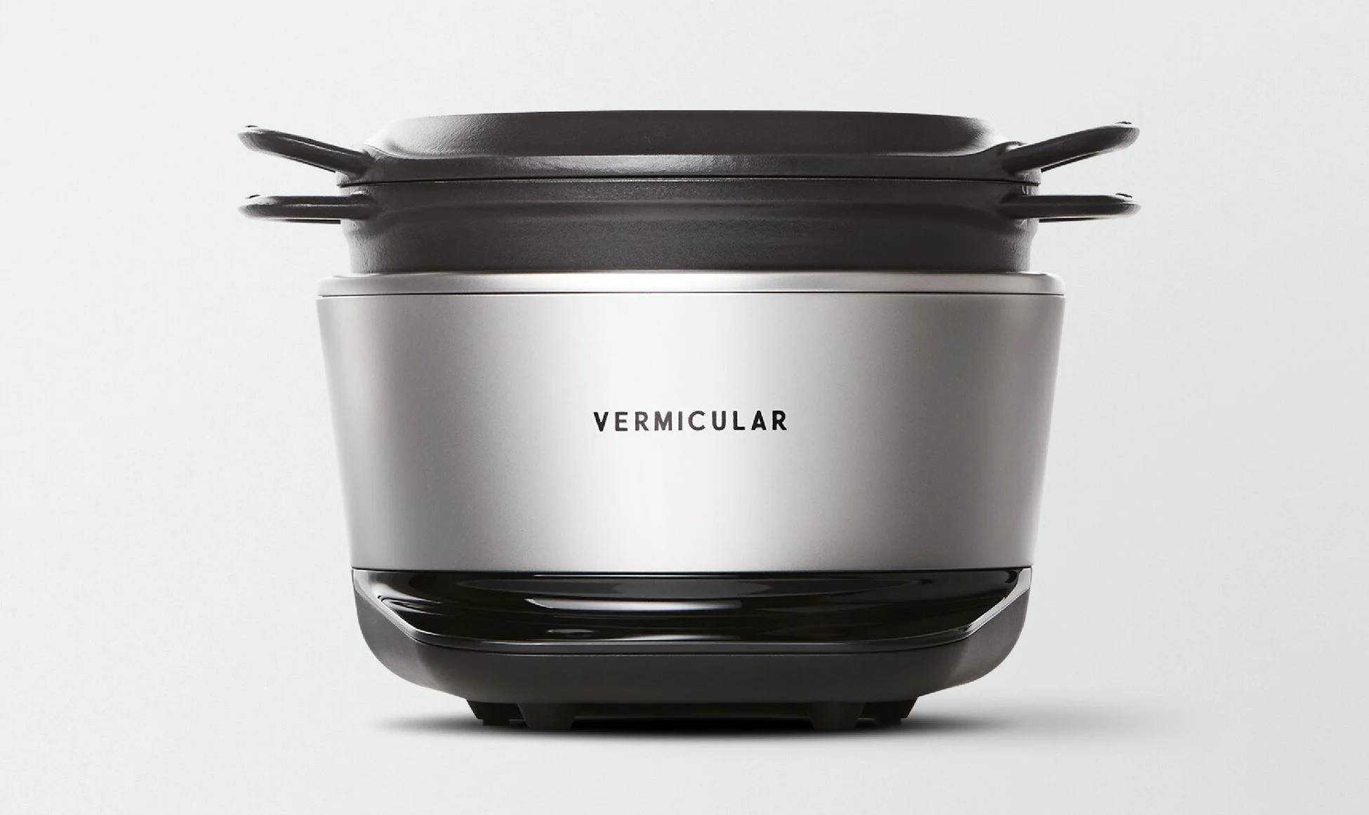 VERMICULARのロゴが入ったモダンなIH炊飯器